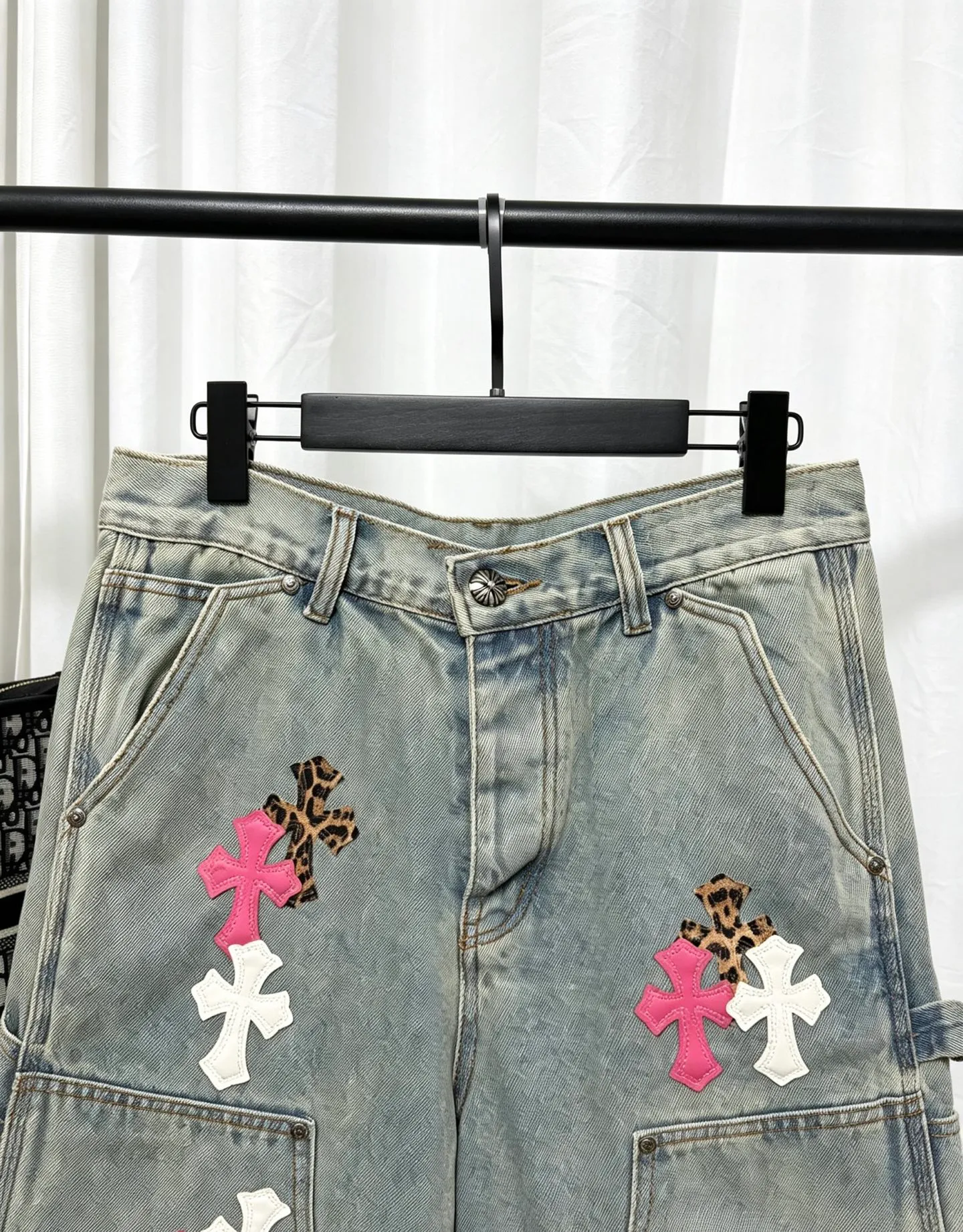 Chrome Hearts Chrome Hearts ， ， 、 Retro 。 ， Series ， ， ， ， 、 、 ， 。 、 、White ， ， ， ， ， 。 Chrome Hearts Retro ｜ + + ， ， ， Size S-XL